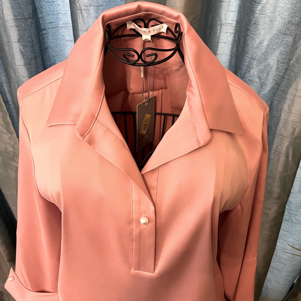 New! Sz M - Stunning Preston & York blouse in rose, with elegant pearl accents.